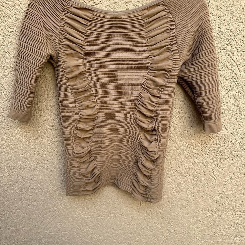 Unique tan top - Picture 6 of 7